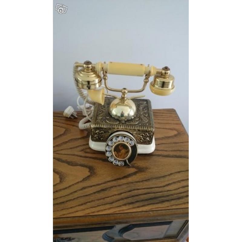 Byrå, vintage telefoner och