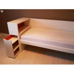 Säng Ikeas Odda
