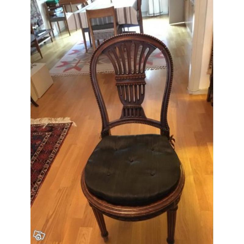 Äldre karmstol och stol